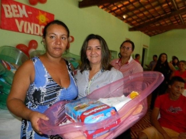 Prefeitura entrega enxovais a mães que deram a luz - Imagem 1