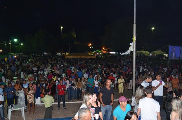 Quarta Romântica Finalizou o 4° dia da XXXI Semana Cultural da Juventude Ipiranguense - Imagem 118