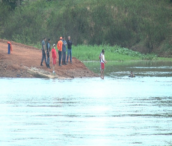 Bombeiros não encontraram o corpo do motorista e nem o caminhão que caiu no rio Parnaíba