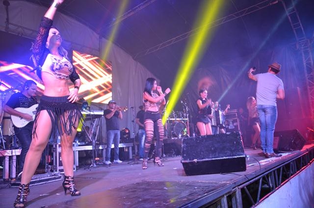 Banda Forró Sacode Colocou todo mundo Pra Dançar - Imagem 165