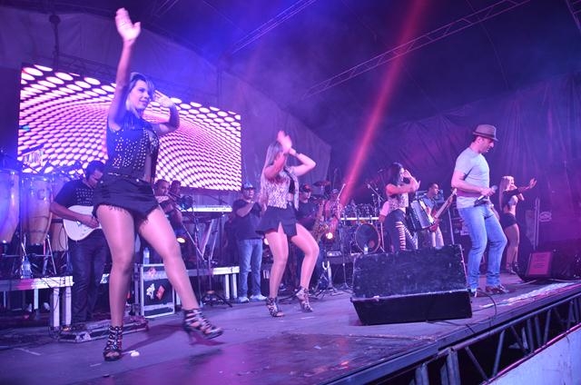 Banda Forró Sacode Colocou todo mundo Pra Dançar - Imagem 99