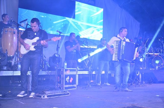 Banda Forró Sacode Colocou todo mundo Pra Dançar - Imagem 161