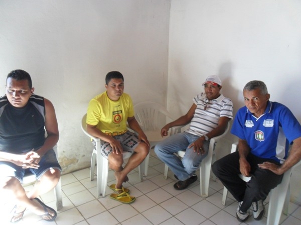 Equipes recebem material esportivo  - Imagem 2