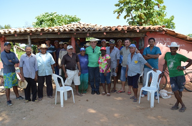 Prefeito Bernildo Val se reúne com produtores rurais na zona rural de Buriti dos Lopes
