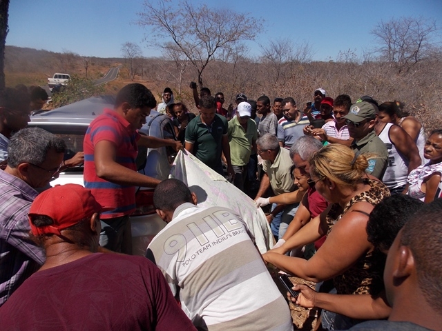 Motorista sai da pista bate em árvore e morre na PI-119 - Imagem 13