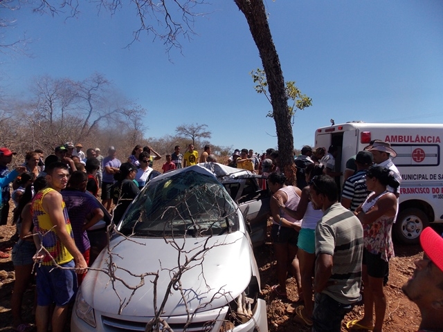 Motorista sai da pista bate em árvore e morre na PI-119 - Imagem 7