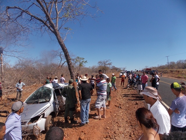 Motorista sai da pista bate em árvore e morre na PI-119 - Imagem 33