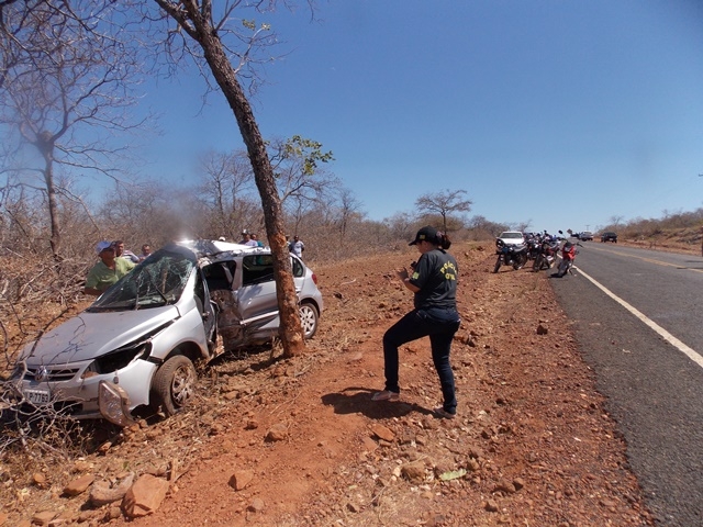 Motorista sai da pista bate em árvore e morre na PI-119 - Imagem 25