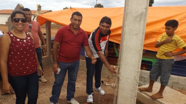 Prefeito Zé Henrique Inaugura dois abastecimento d’água e  quadra de areia poliesportiva no povoado Pereiros  - Imagem 23