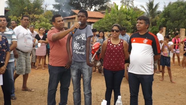 Prefeito Zé Henrique Inaugura dois abastecimento d’água e  quadra de areia poliesportiva no povoado Pereiros  - Imagem 11