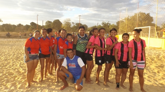 Prefeito Zé Henrique Inaugura dois abastecimento d’água e  quadra de areia poliesportiva no povoado Pereiros  - Imagem 5