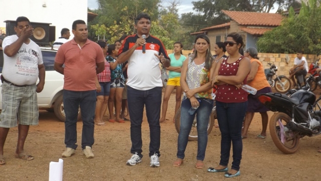 Prefeito Zé Henrique Inaugura dois abastecimento d’água e  quadra de areia poliesportiva no povoado Pereiros  - Imagem 6