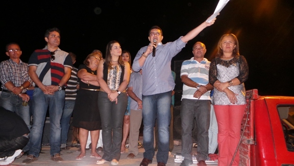 Prefeito Venicio do Ó inaugura calçamento no Curral de Pedras