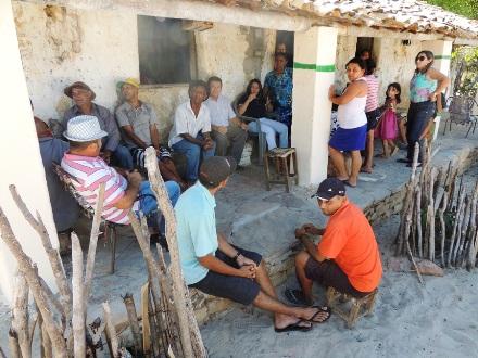 Prefeita Neuma Café visita comunidade a convite dos moradores