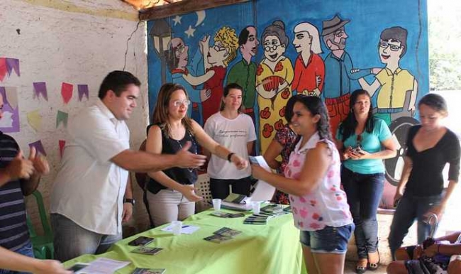 Secretaria de Assistência Social faz entrega benefícios do Programa Bolsa Família em São João do Arraial - Imagem 7