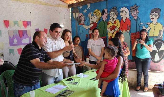 Secretaria de Assistência Social faz entrega benefícios do Programa Bolsa Família em São João do Arraial - Imagem 4
