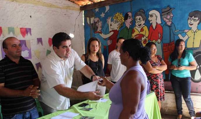 Secretaria de Assistência Social faz entrega benefícios do Programa Bolsa Família em São João do Arraial - Imagem 6