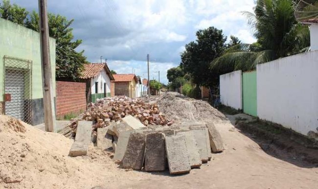 Prefeitura investe forte no calçamento e melhoramentos ruas em São João do Arraial - Imagem 5