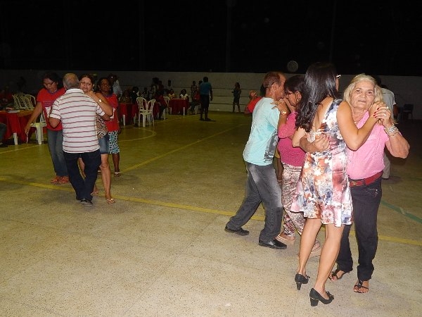 Assistência Social realiza festa para os Idosos - Imagem 13