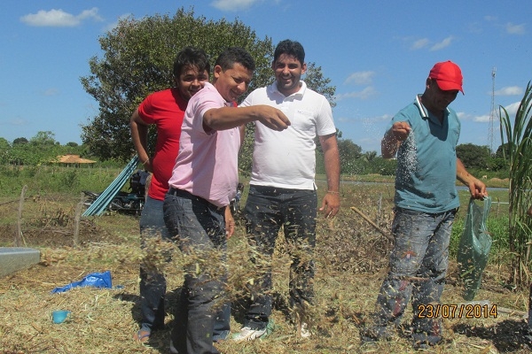 Prefeito Manin Geronço prestigia a preparação da primeira Ensilagem do município de Porto - Imagem 3