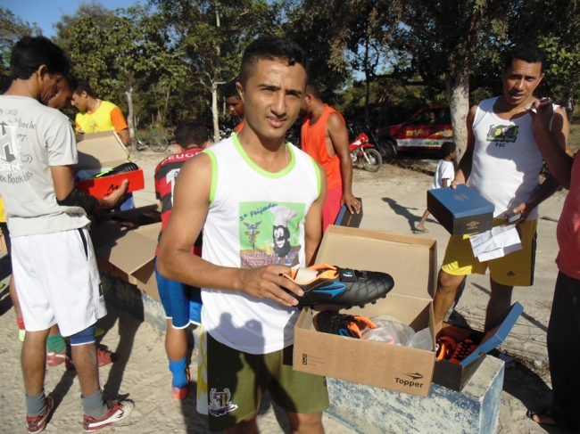 Prefeito Zé Resende entrega material esportivo a Seleção de Boa Hora que enfrentará hoje a seleção de Sigefredo Pacheco - Imagem 7
