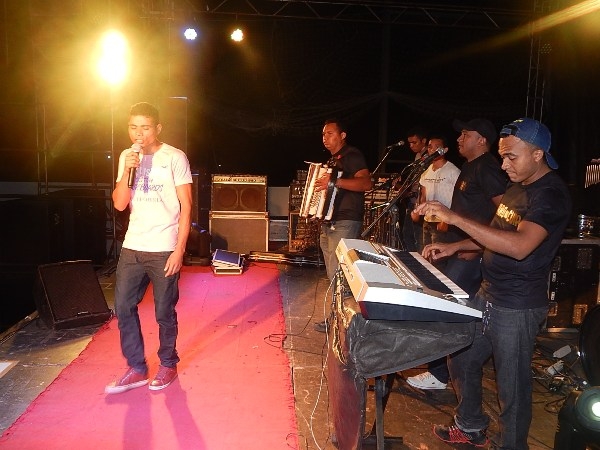 Uma multidão comparece ao show da Banda Amor Real e Forró na Cuia  - Imagem 1