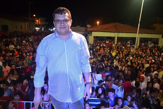 2ª noite do aniversario de Pimenteiras teve Forro dos Plays e Filé
