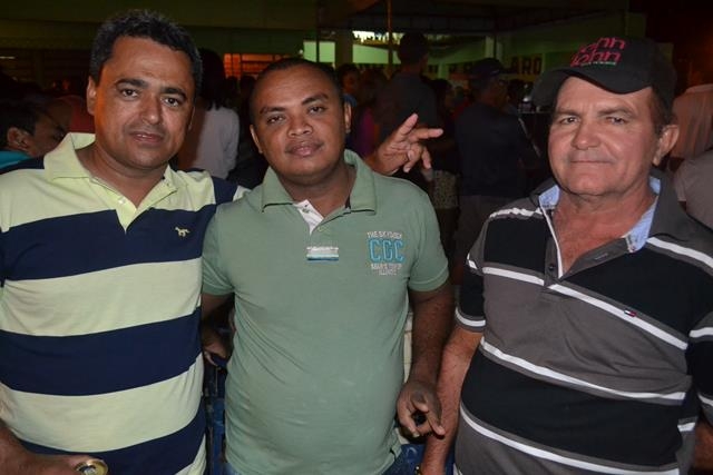 2ª noite do aniversario de Pimenteiras teve Forro dos Plays e Filé - Imagem 1