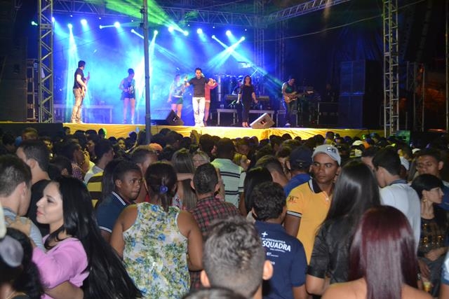 2ª noite do aniversario de Pimenteiras teve Forro dos Plays e Filé - Imagem 21