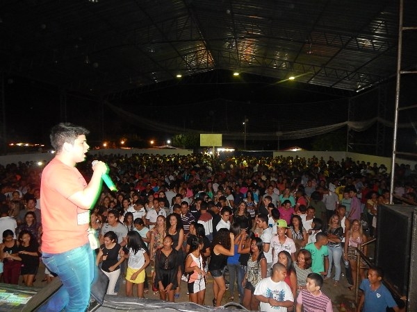 Uma multidão comparece ao show da Banda Amor Real e Forró na Cuia  - Imagem 5