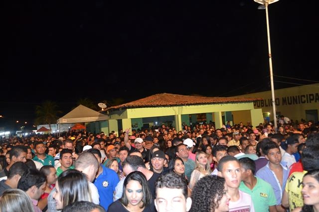 2ª noite do aniversario de Pimenteiras teve Forro dos Plays e Filé - Imagem 4