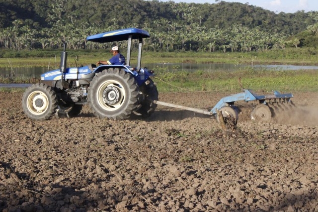 Prefeita Dra. Salete Rêgo visita agricultores na localidade caraíbas - Imagem 23