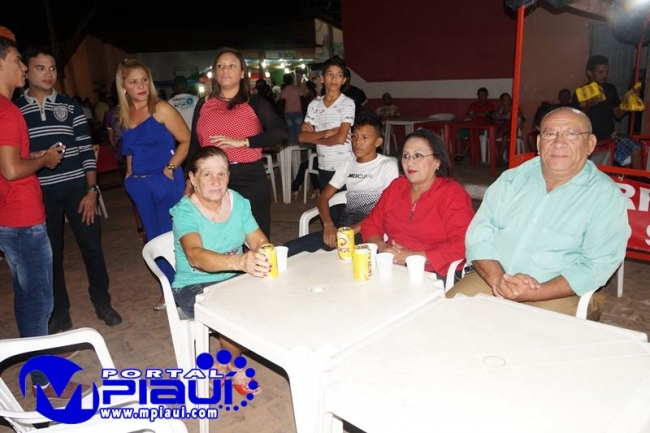 Cavalgada e festa em praça encerra o festejo de Passagem Franca Piauí - Imagem 3