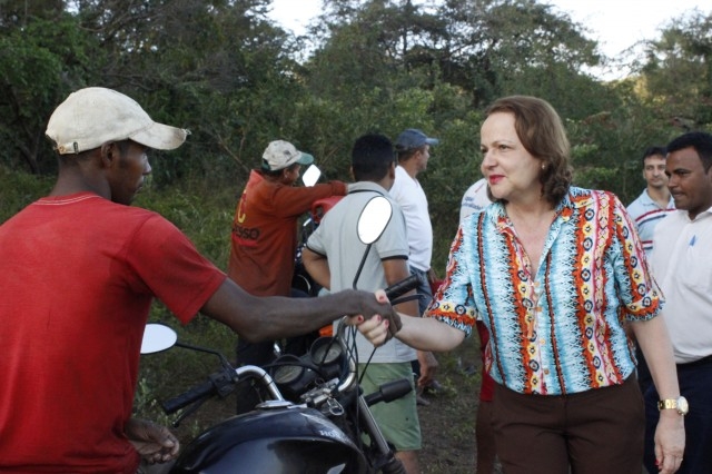 Prefeita Dra. Salete Rêgo visita agricultores na localidade caraíbas - Imagem 12