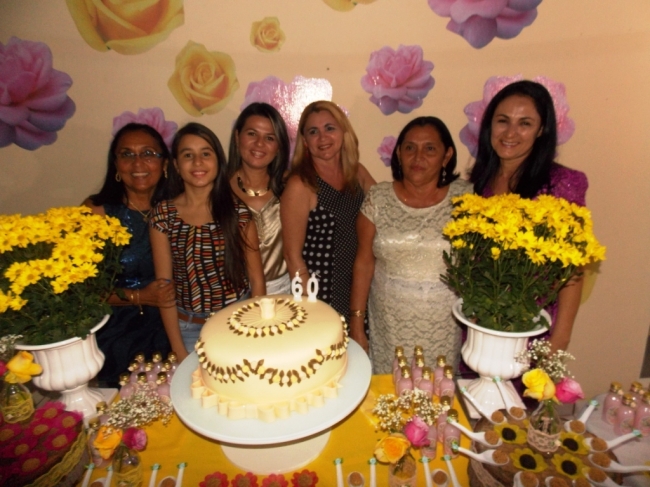Fátima Batista reuniu familiares e amigos para comemorar seus 60 anos - Imagem 12