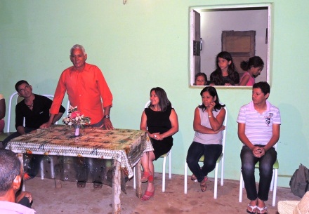 Em visita às comunidades, prefeita ouve e atende reivindicações