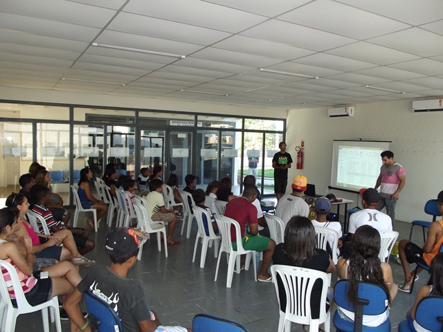 Campeão piauiense de Skate visita Oeiras para conhecer alunos da primeira oficina do esporte na cidade