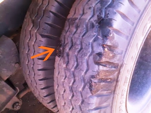  Gari cai de caminhão e tem perna esmagada