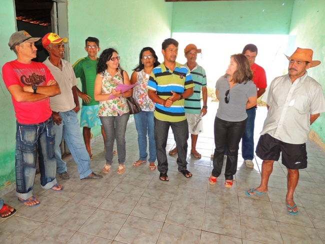 Em visita às comunidades, prefeita ouve e atende reivindicações - Imagem 15