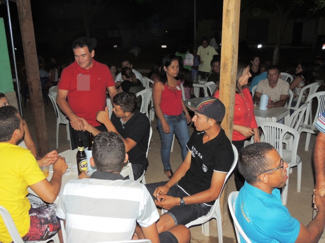 Em visita às comunidades, prefeita ouve e atende reivindicações - Imagem 8