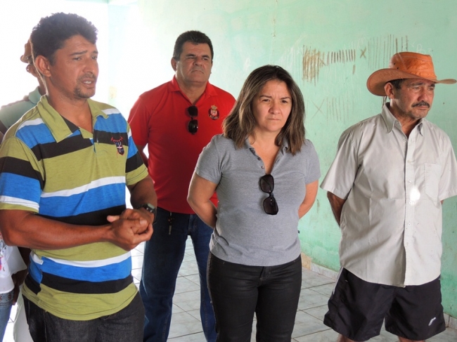 Em visita às comunidades, prefeita ouve e atende reivindicações - Imagem 13