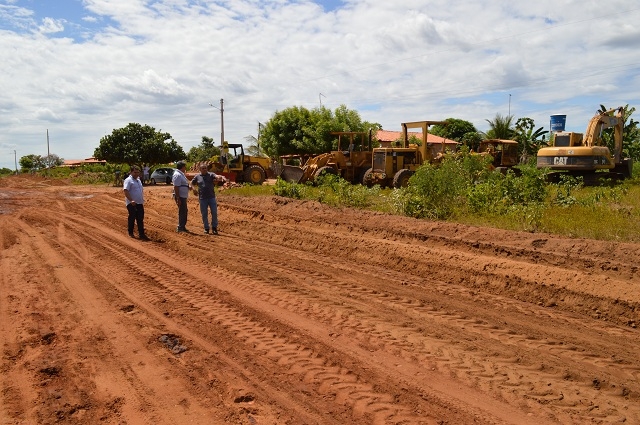 Prefeito Bernildo Val visita obras de pavimentação asfáltica da estrada de Coroa de São Remígio - Imagem 1