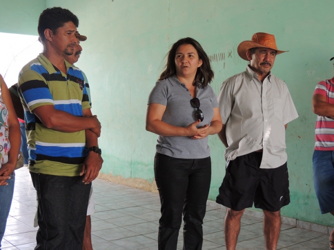 Em visita às comunidades, prefeita ouve e atende reivindicações - Imagem 12
