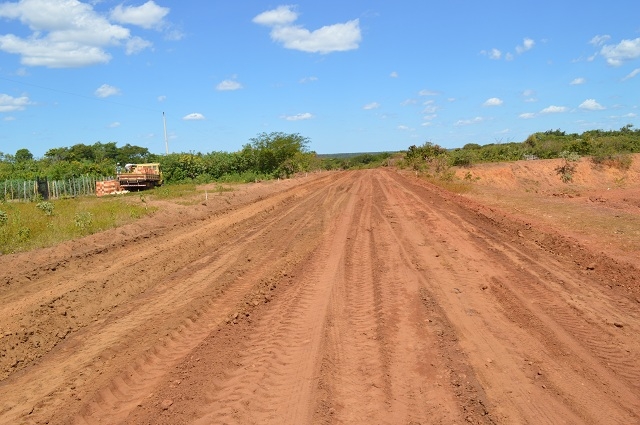 Prefeito Bernildo Val visita obras de pavimentação asfáltica da estrada de Coroa de São Remígio - Imagem 2