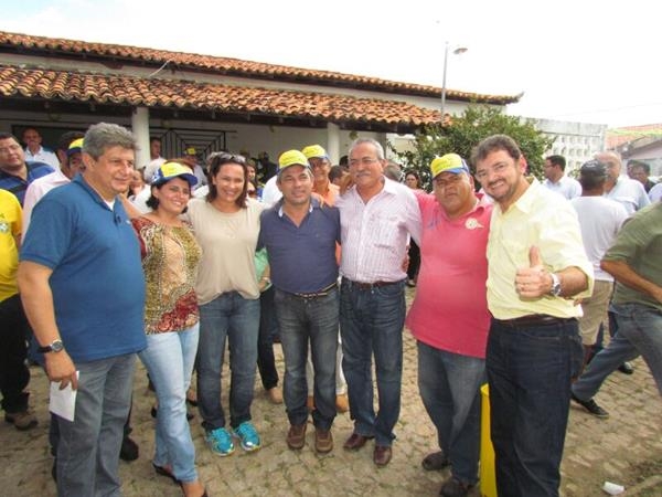 Prefeito Edílson Capote organiza reunião com autoridades e a população em geral - Imagem 35