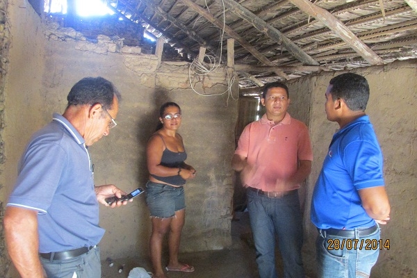 Manin Geronço visita família contemplada com uma casa do projeto “Minha casa minha vida, fase II” - Imagem 2