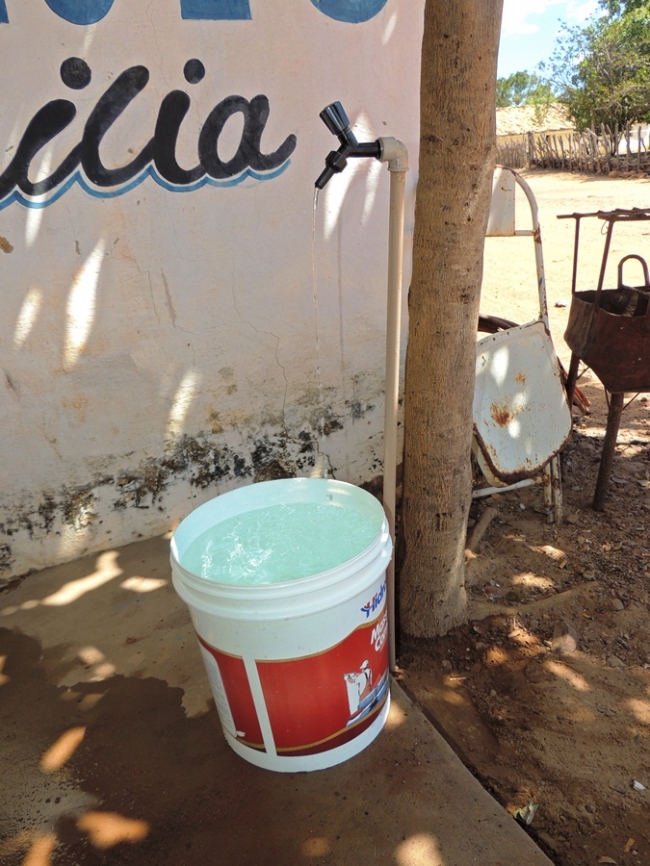 Água canalizada chega às famílias da comunidade Enjeitado - Imagem 10