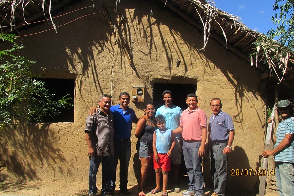 Manin Geronço visita família contemplada com uma casa do projeto “Minha casa minha vida, fase II”