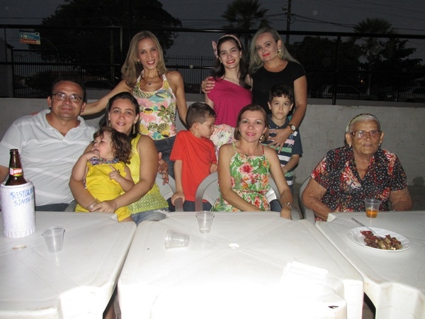 Manoel Neto oferece churrasco para familiares e amigos no seu mais novo empreendimento - Imagem 25