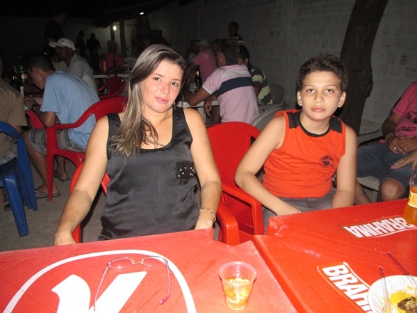 Manoel Neto oferece churrasco para familiares e amigos no seu mais novo empreendimento - Imagem 4